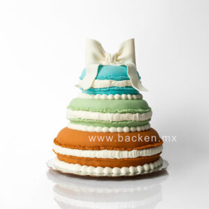 Pastel de Macarrones Gigantes