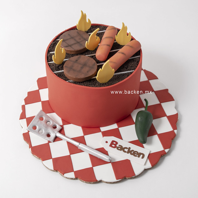 Increíble Pastel de asador hecho de Fondant , ¿Su pasatiempo es hacer carnes asados con sus amigos? ¡Sorpréndelo con un pastel de aquello que más le gusta!