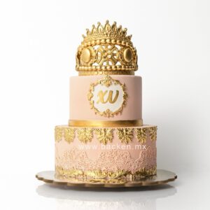 Pastel Personalizado Tiara de Princesa, ¿Se aproximan los XV años de tu princesa? Sorpréndela con un magnifico pastel de fondant personalizado, contáctanos.