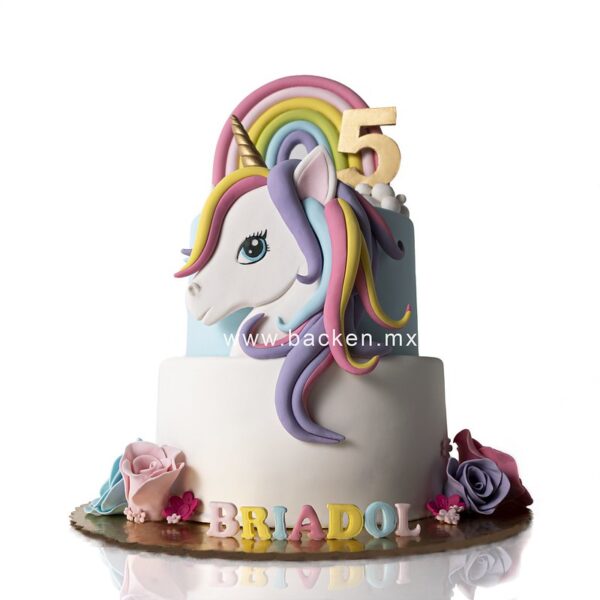 Pastel de unicornio Fantástico, ¿Se aproximan los XV años de tu princesa? Sorpréndela con un magnifico pastel de fondant personalizado con eso que le gusta.