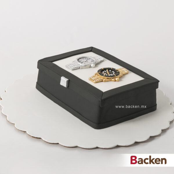 Magnífico Pastel de colección de relojes ¿Tiene colección de relojes en casa? Este pastel está forrado con fondant de la mejor calidad en color negro.