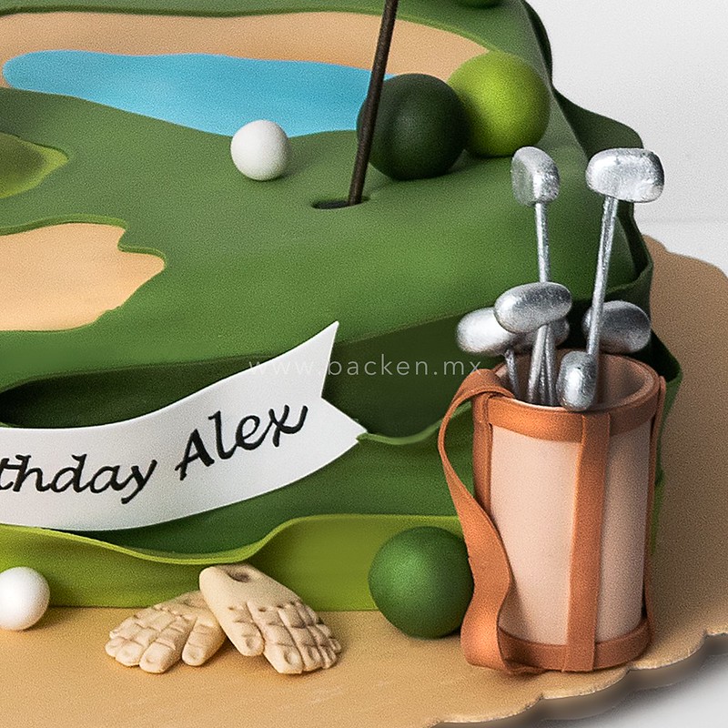 Pastel de Golf para papá. ¡Este Pastel está decorado con fondant representando un campo de Golf con la figura del festejado personalizada, festeja a papá!